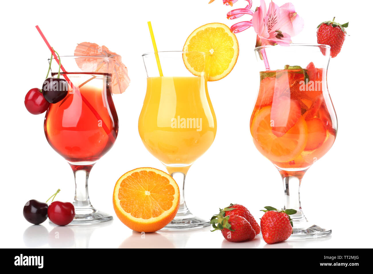 Rinfrescanti cocktail alla frutta isolato su bianco Foto Stock