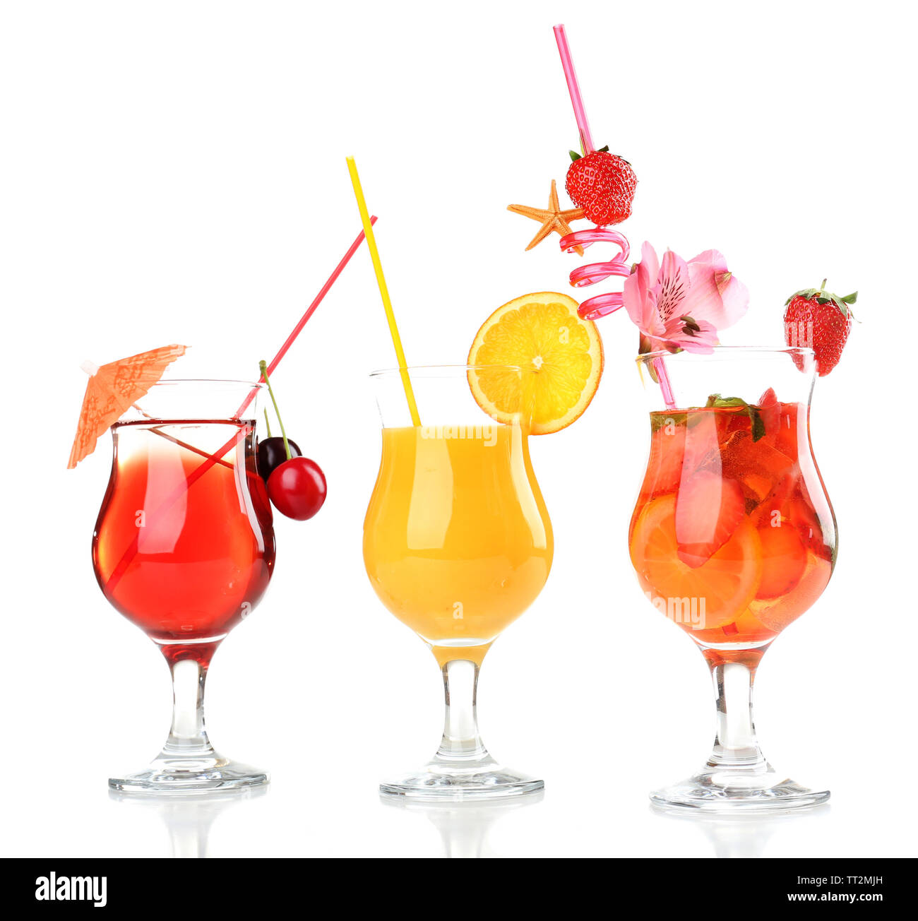 Rinfrescanti cocktail alla frutta isolato su bianco Foto Stock