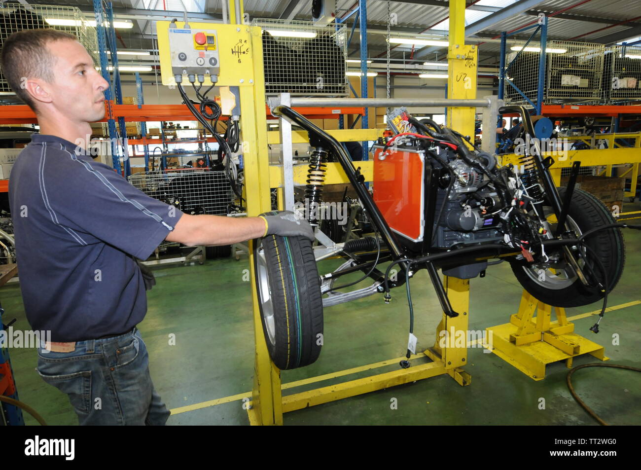 Mega officina, Aixam auto micro tessuto, Chanas, Isere, Francia Foto Stock