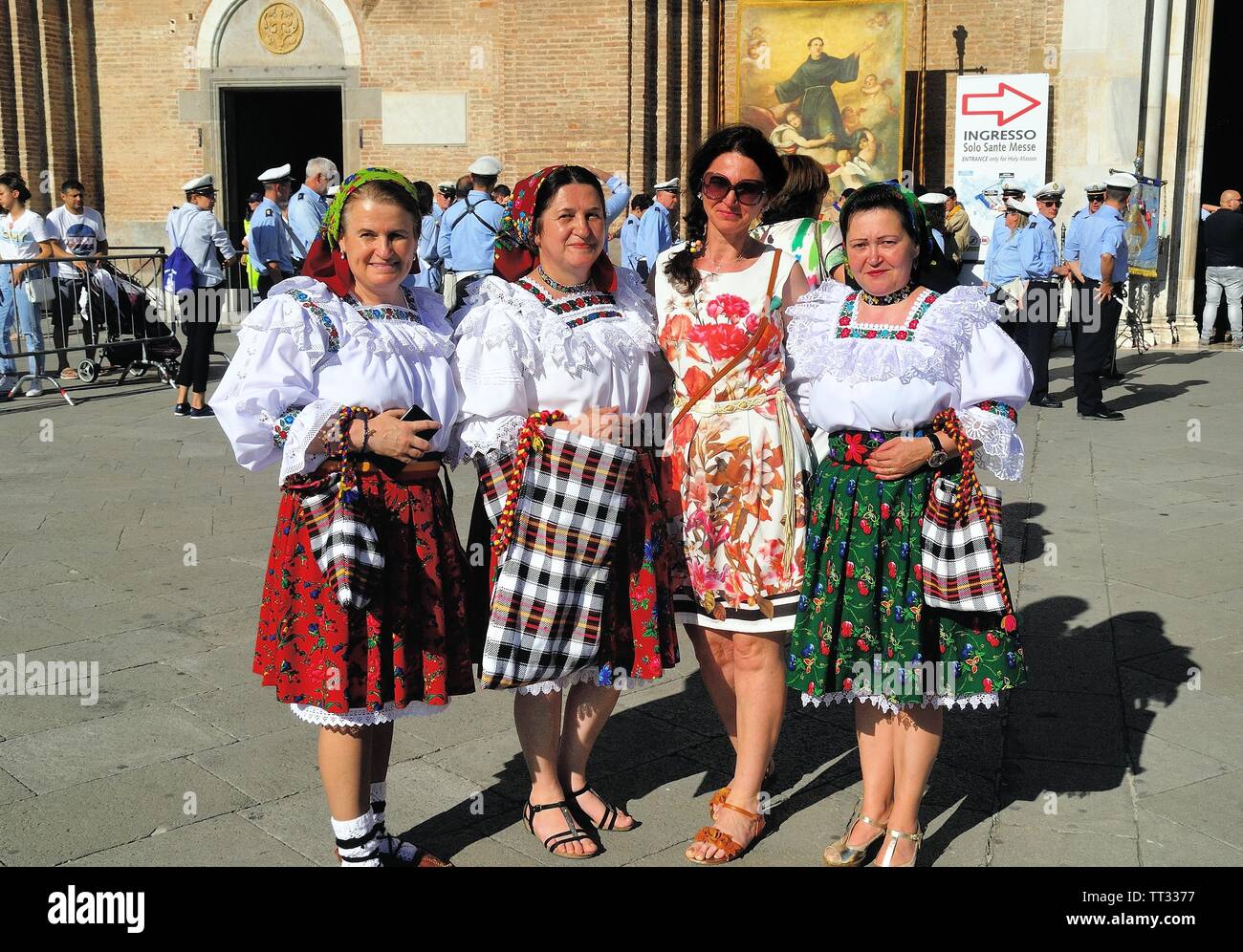 Padova, 13 giugno 2019. Sant Antonio festa. In un giorno caldo, migliaia di pellegrini giunti da tutto il mondo per rendere omaggio al Santo. Foto Stock