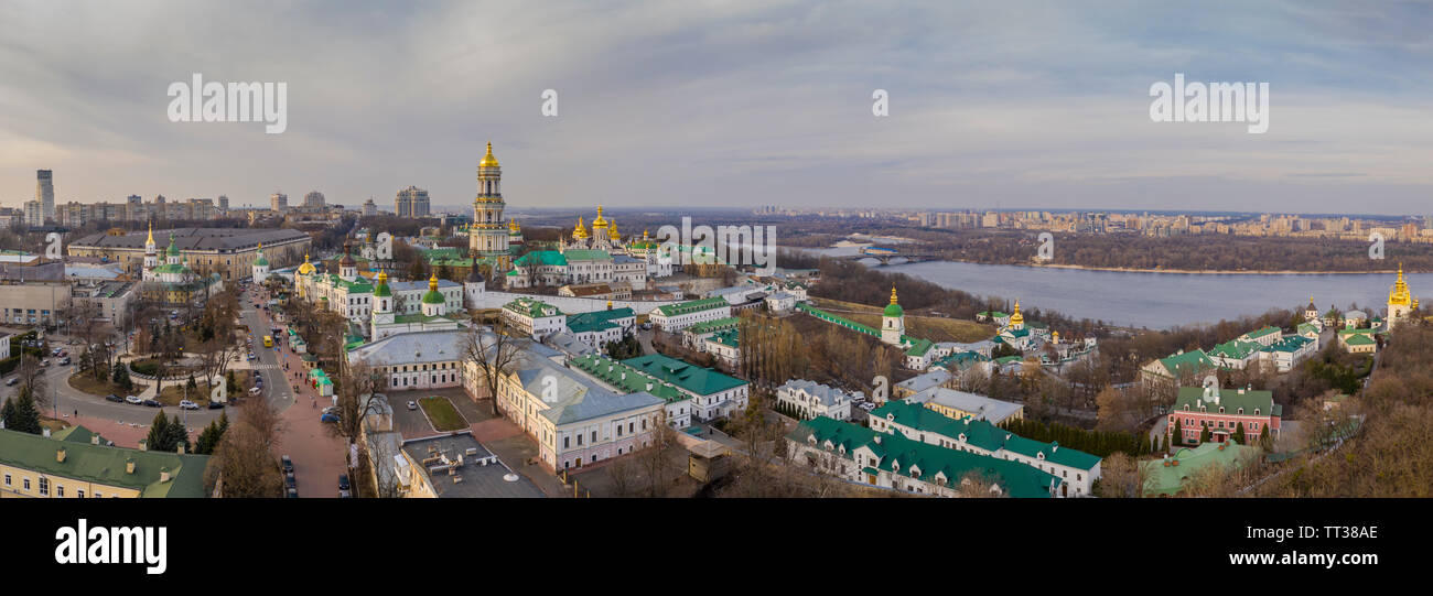 Vista aerea di Kiev Pechersk Lavra al tramonto Foto Stock