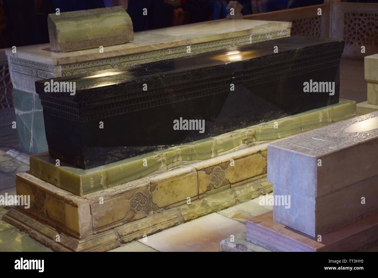 Tamerlane's grave: il nero piastrellati in marmo tomba dell'Imperatore Tamerlane (Emir Timur) Foto Stock