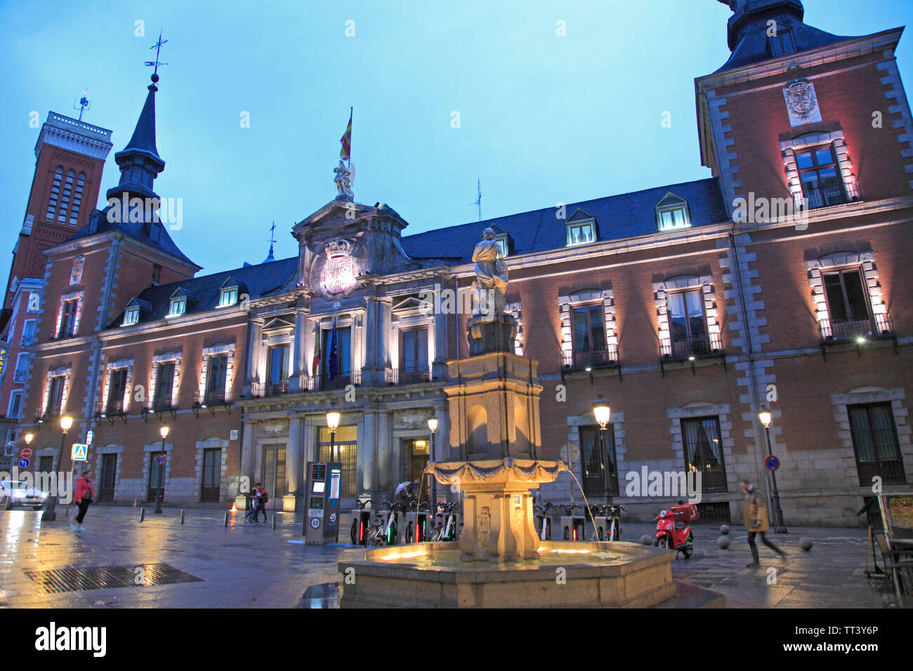Spagna, Madrid, Plaza de la Provincia, il Palacio de Santa Cruz, fontana, Foto Stock