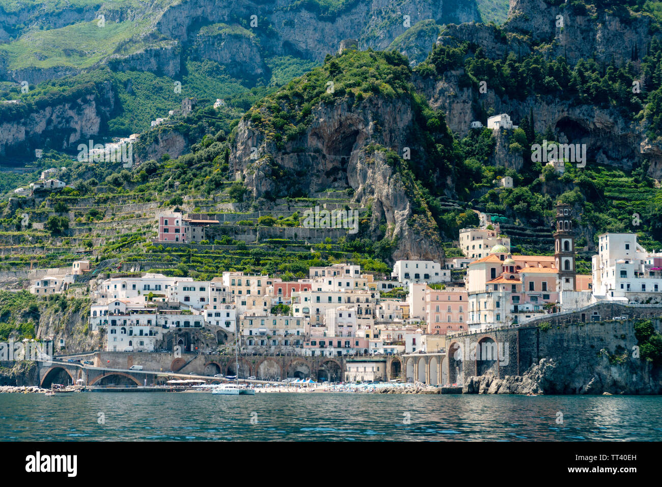 La città di Atrani, Amalfi, Italia Foto Stock