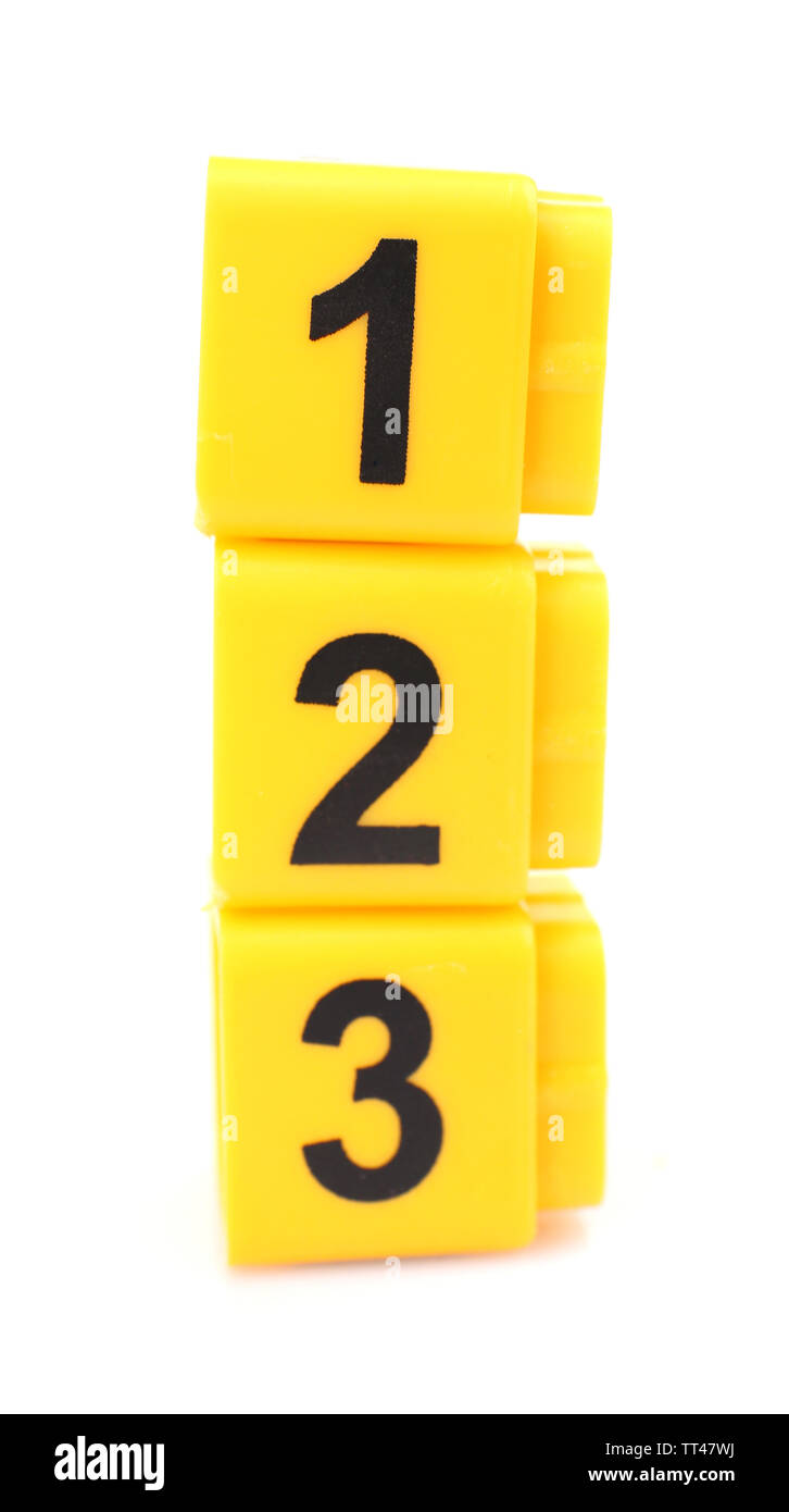 Cubi educativo con numeri diversi isolati su bianco Foto Stock