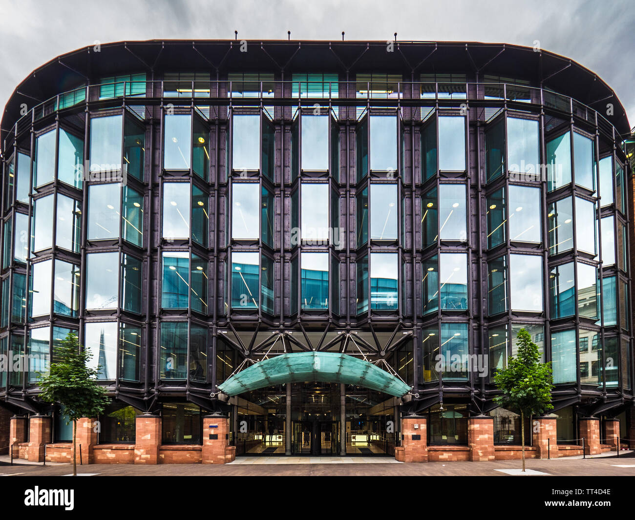 FT Financial Times HQ a rinnovate Bracken House nella città di Londra il quartiere finanziario. Il FT ha restituito alla sua casa storica del 2019. Foto Stock