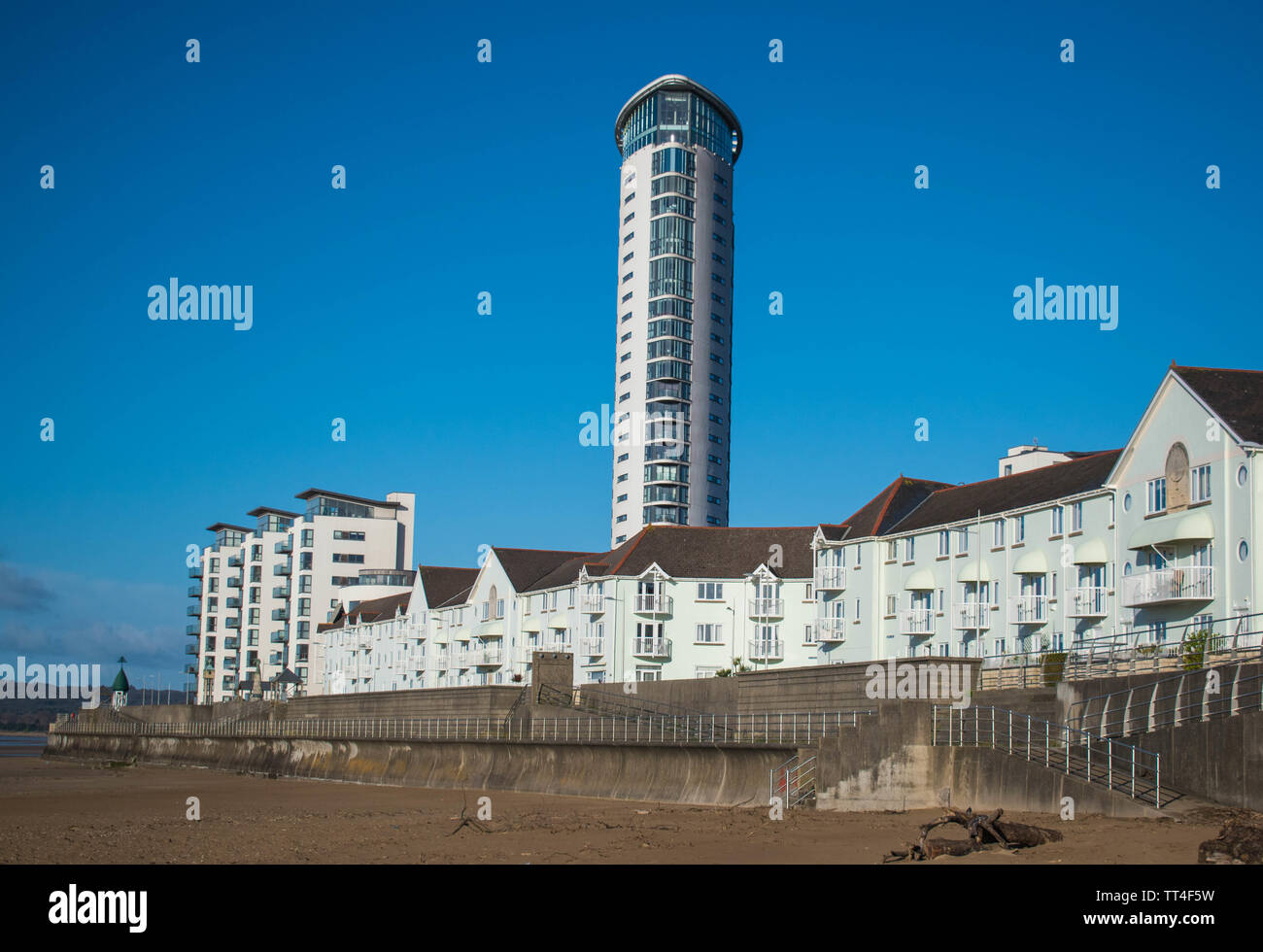 Vista della spiaggia del meridiano tower, Swansea Bay, Galles, nel Regno Unito il 17 marzo 2019. Foto Stock