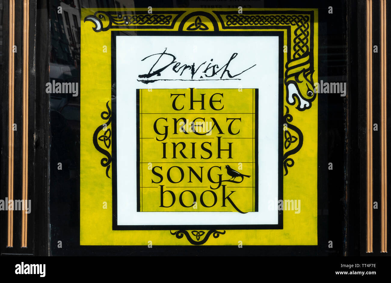 La grande canzone irlandese Prenota featured in un Irish bar con musica in Sligo, Irlanda Foto Stock