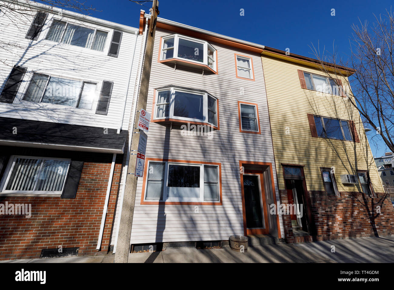 Famiglia di tre case a schiera, appartamenti, East Boston neighborhood, Boston, Massachusetts Foto Stock