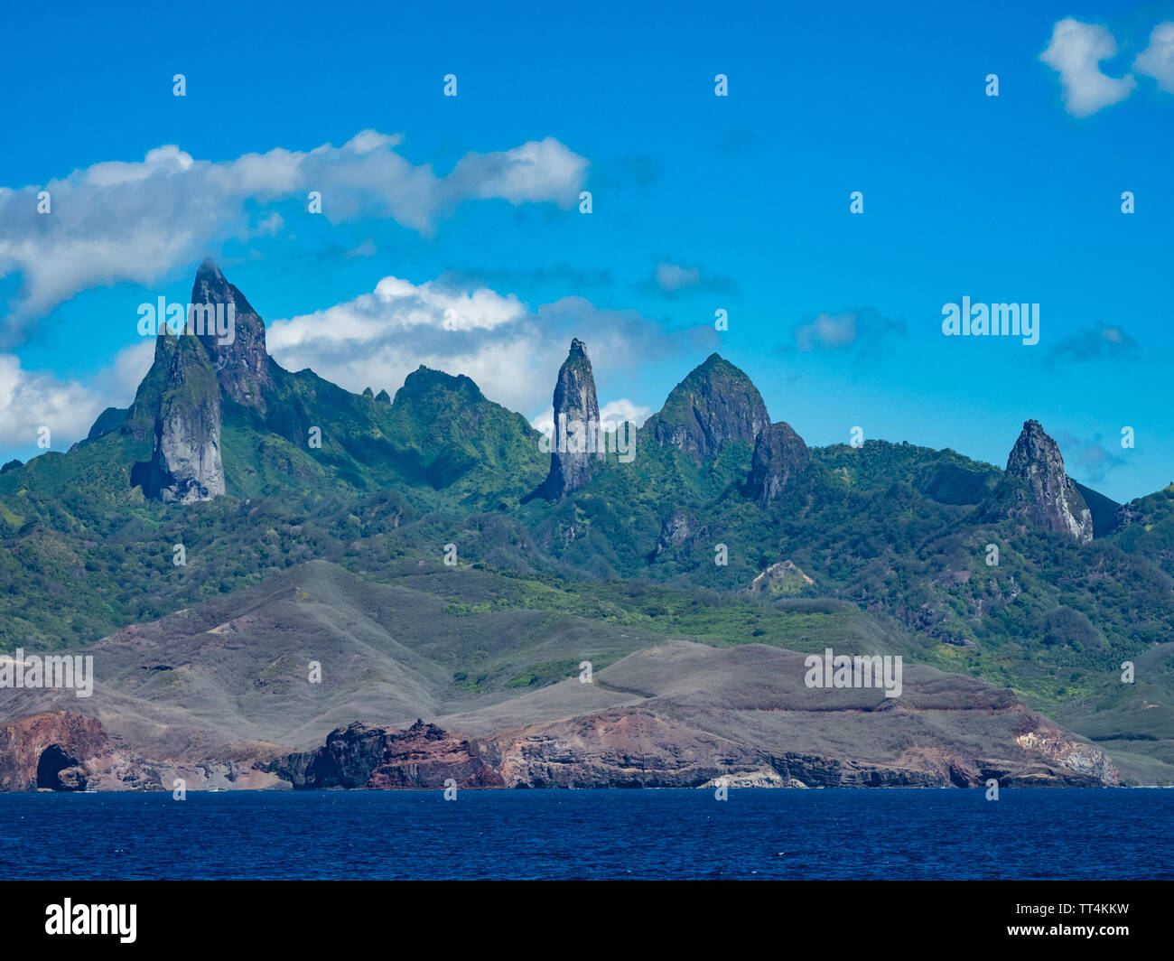 Il magnifico paesaggio dei pilastri di basalto di Ua Pou isola delle Marquesas della Polinesia Francese Foto Stock