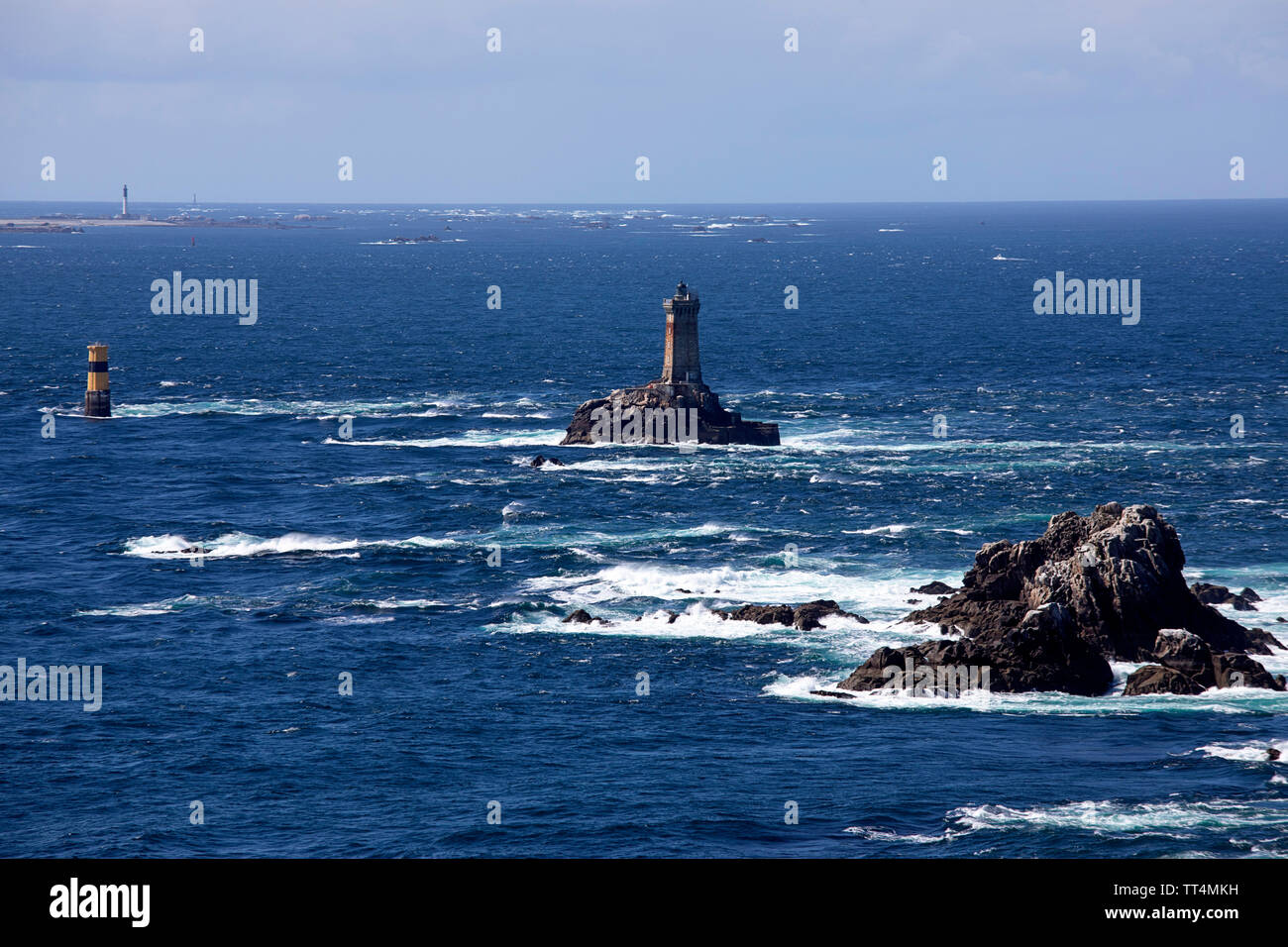 Pointe du Raz, uno di Bretagna le più drammatiche, punti di riferimento e il faro La Vieille Foto Stock