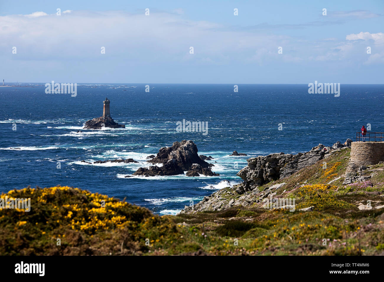 Pointe du Raz, uno di Bretagna le più drammatiche, punti di riferimento e il faro La Vieille Foto Stock