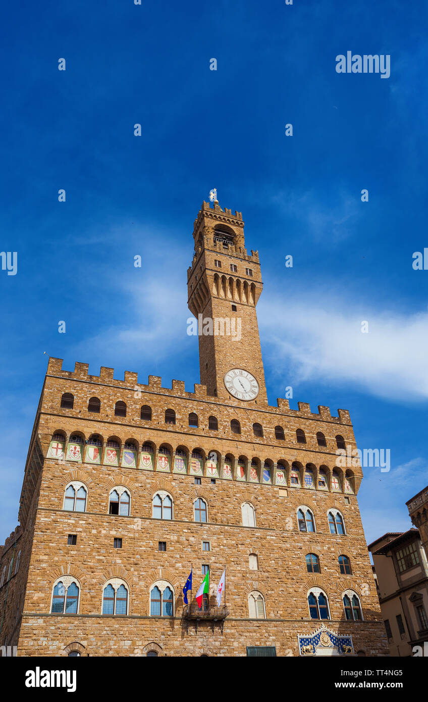 Palazzo Vecchio, la bellissima Firenze town hall eretta nel XIV secolo ed è stato progettato dal famoso architetto medievale Arnolfo di C Foto Stock
