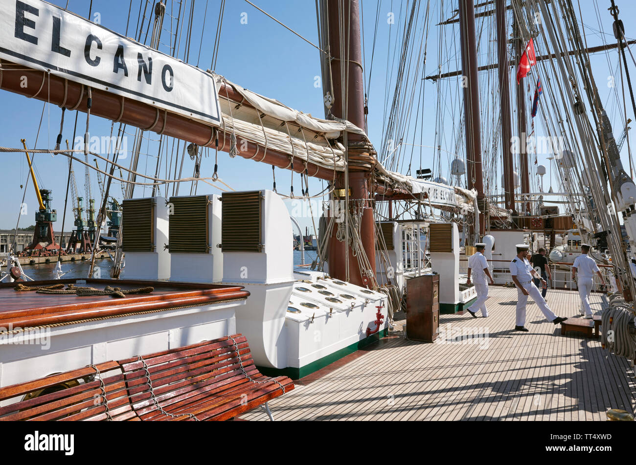 Szczecin, Polonia - 13 Giugno 2019: Ponte della Marina spagnola a vela nave formazione Juan Sebastian de Elcano ormeggiata in Szczecin. Foto Stock