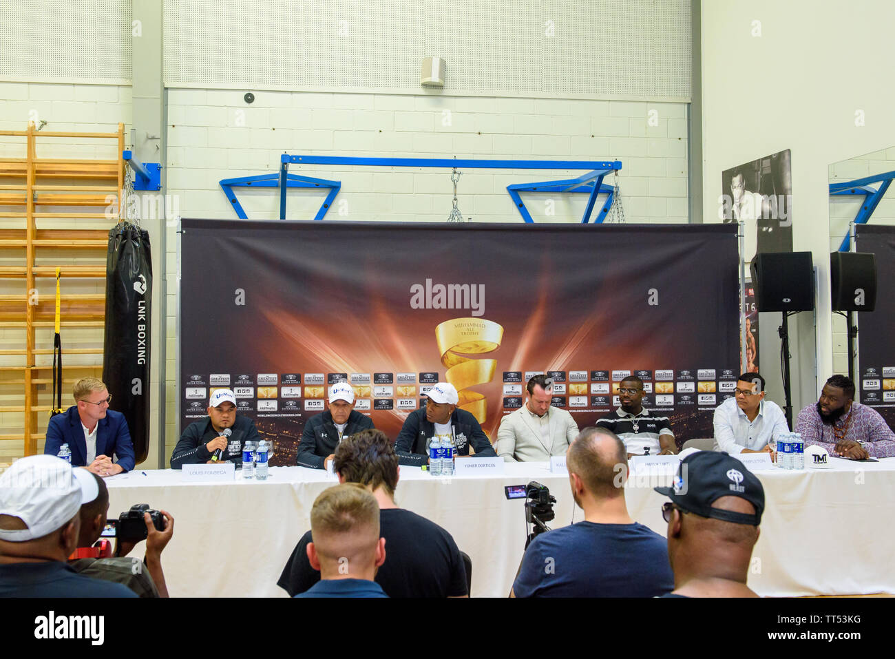 RIGA, Lettonia. Il 13 giugno 2019. Premere il tasto conferenza prima del prossimo World Boxing SUPER serie semi finale lotta tra Yunier Dorticos e Andrew Tabiti. Foto Stock