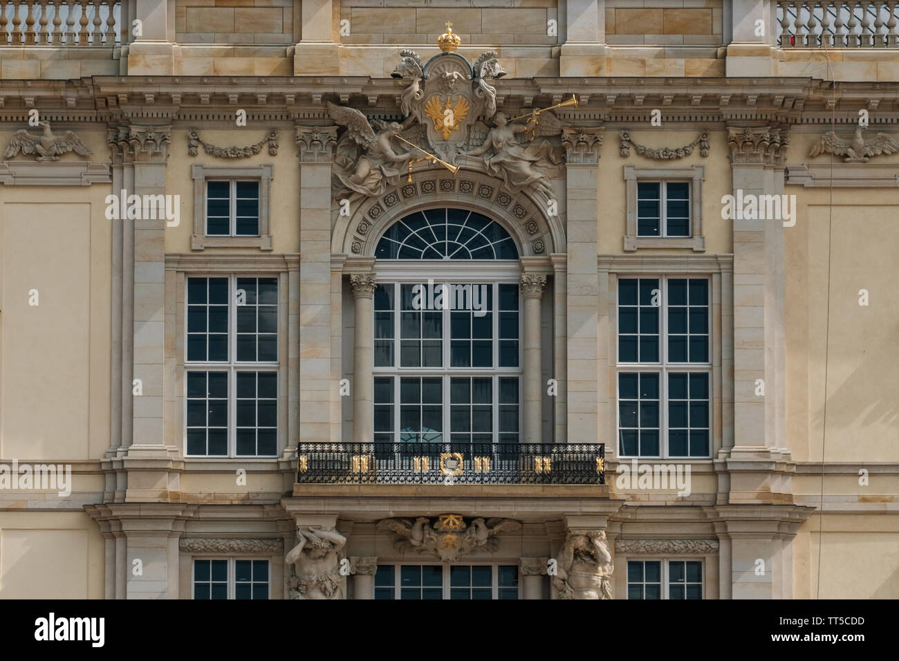 Berlino, Germania - Giugno 2019: ricostruita una facciata storica della città di Berlino Palace (Berliner Stadtschloss a.k.a. Berliner Schloss in tedesco), t Foto Stock