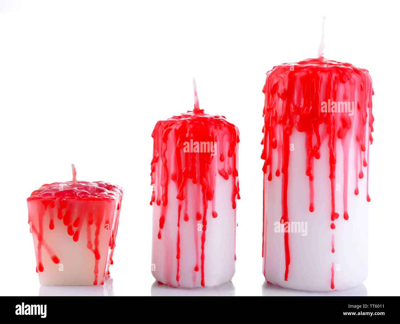 Bloody candele per Halloween holiday, isolato su bianco Foto Stock