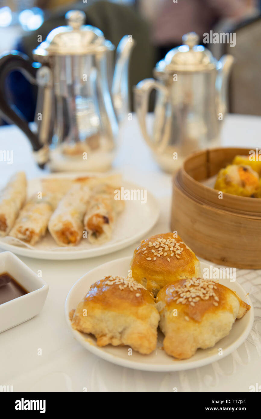 La carne di maiale panini al Maxim's Palace dim sum ristorante, centrale, Isola di Hong Kong, Hong Kong Foto Stock