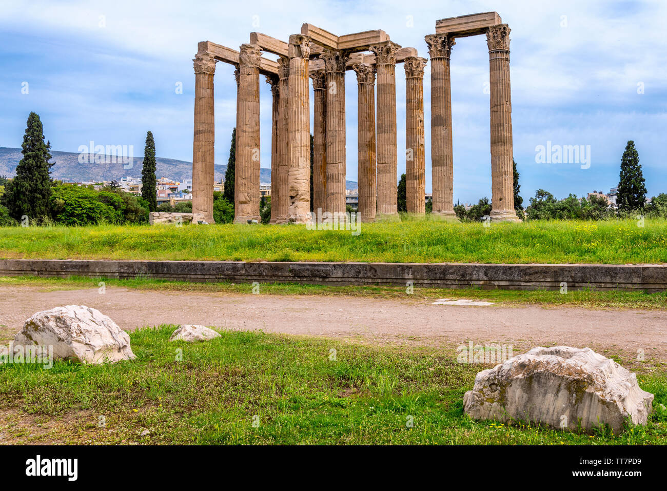 Atene, Attica / Grecia.Il Tempio di Zeus Olimpio noto anche come Olympieion o colonne di Zeus Olimpio al centro della città di Atene. Foto Stock