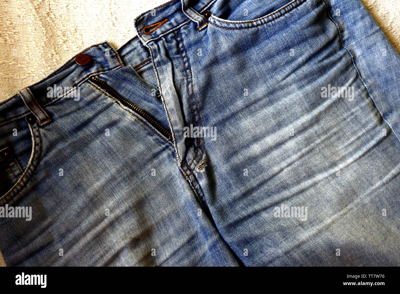 Foto di un blu denim pantaloni corti Foto Stock