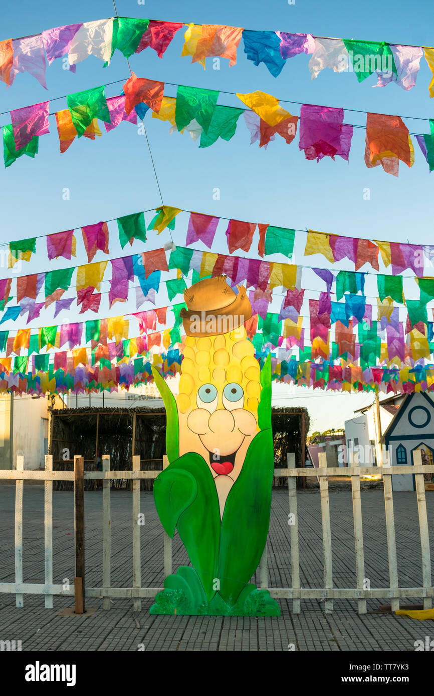 Oeiras, Brasile - Circa Giugno 2019: decorazioni per le feste di giugno (aka festas de Sao Joao) nel centro storico di Oeiras, Piauí Foto Stock