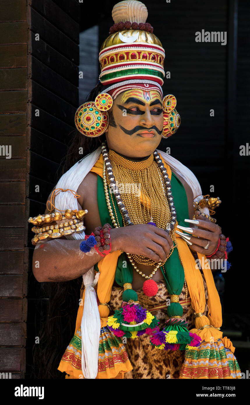 SOFIA, BULGARIA - 15 Giugno 2019: Kathakali dance show presso il giardino di Boris Sofia in Bulgaria. Kathakali ballerino. Kathakali è una delle forme principali Foto Stock