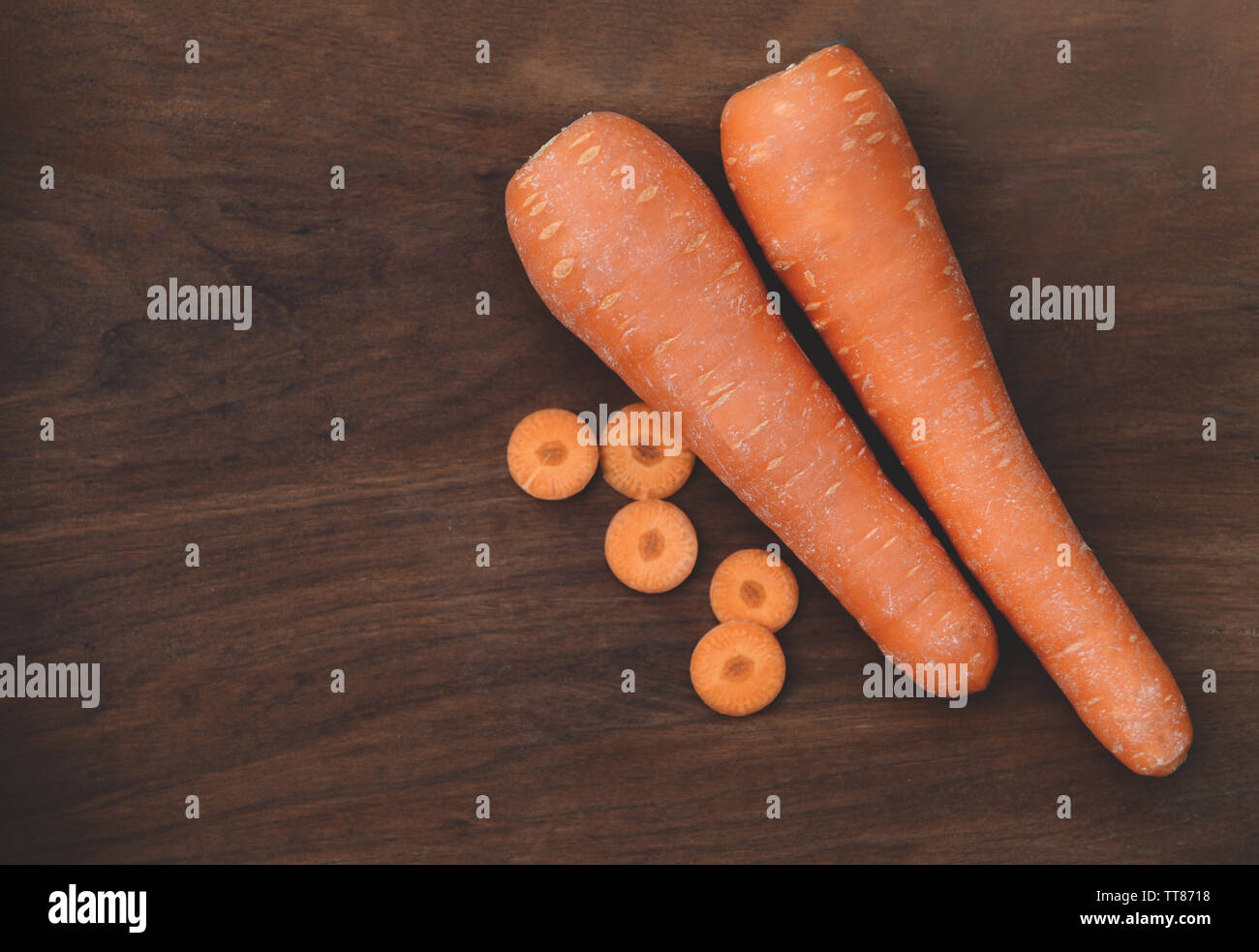 fresh carrot on wooden background top view Foto Stock