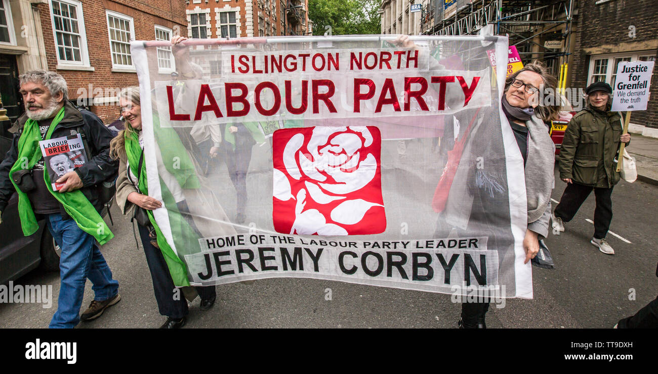 Londra, UK, 15 Giugno, 2019. Islington a nord del partito laburista banner. Centinaia di manifestanti hanno inscenato una protesta nel centro di Londra a chiedere giustizia per il secondo anniversario della torre Grenfell fire. David Rowe/ Alamy Live News Foto Stock
