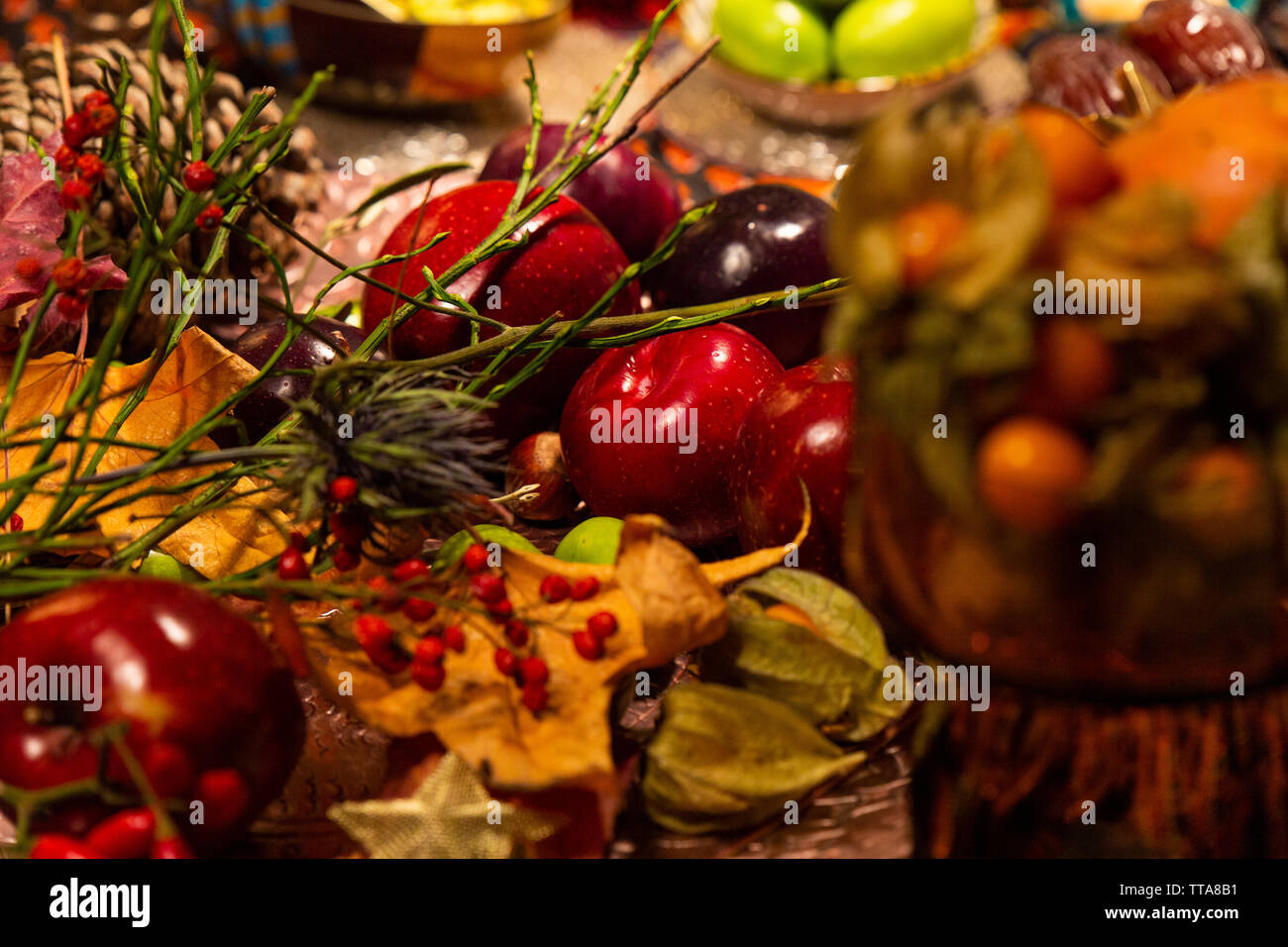 Tabella decorate con la collezione Autunno e Inverno Frutti e colture Foto Stock