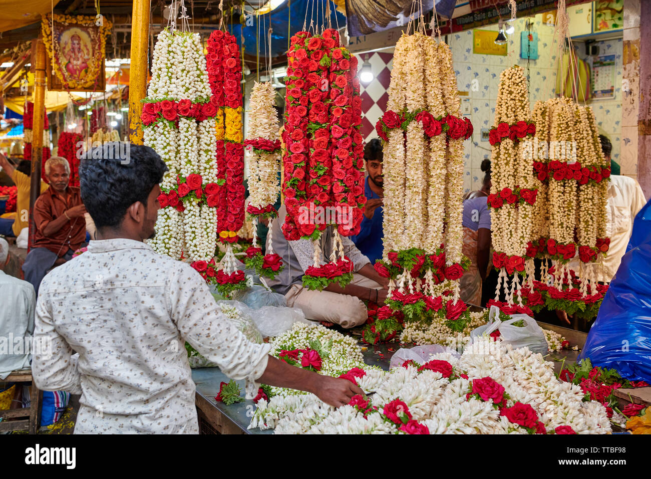 Fiore di stallo Devaraja sul mercato di frutta e verdura, Mysore, Karnataka, India Foto Stock