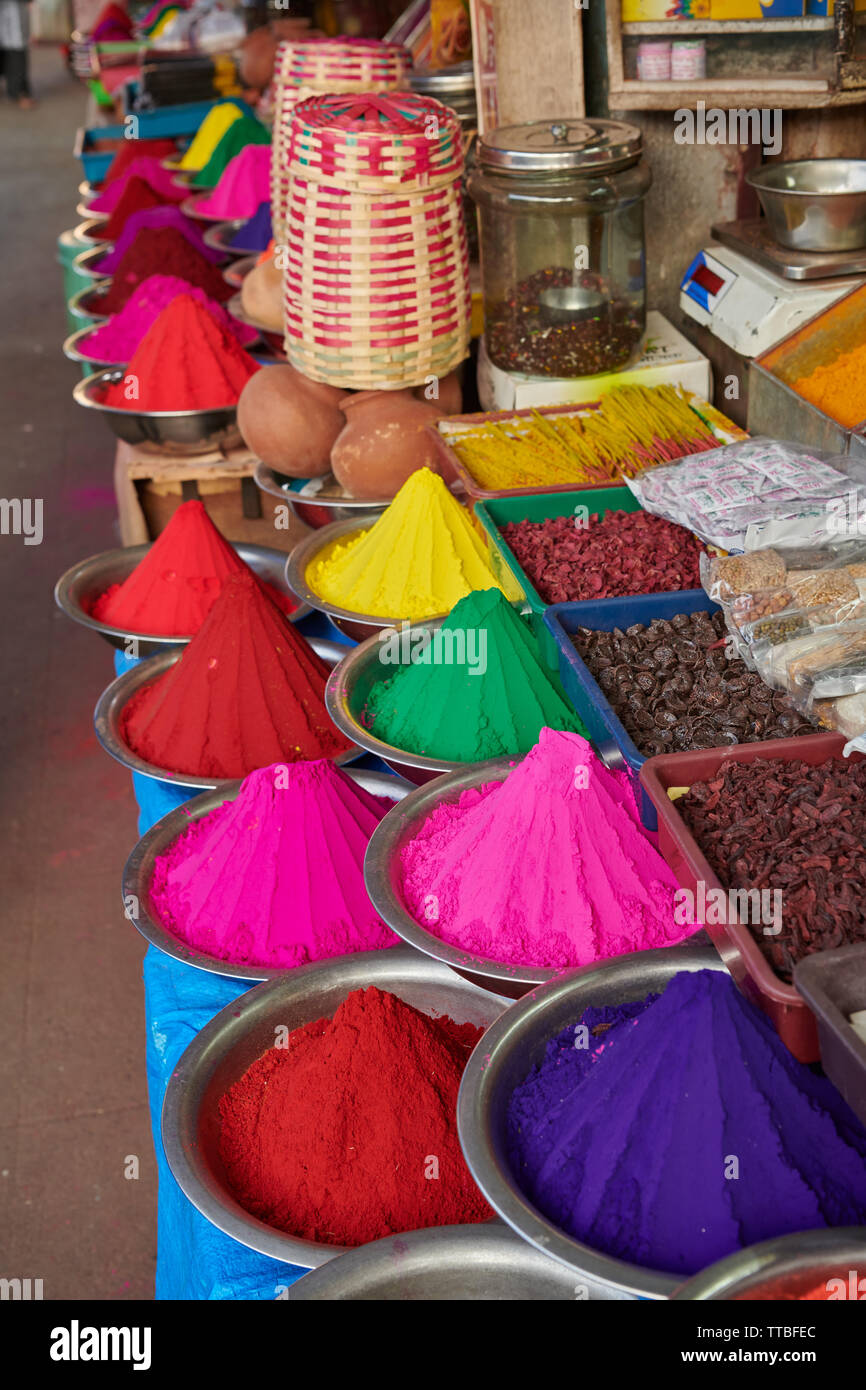 Tika polvere Devaraja sul mercato di frutta e verdura, Mysore, Karnataka, India Foto Stock