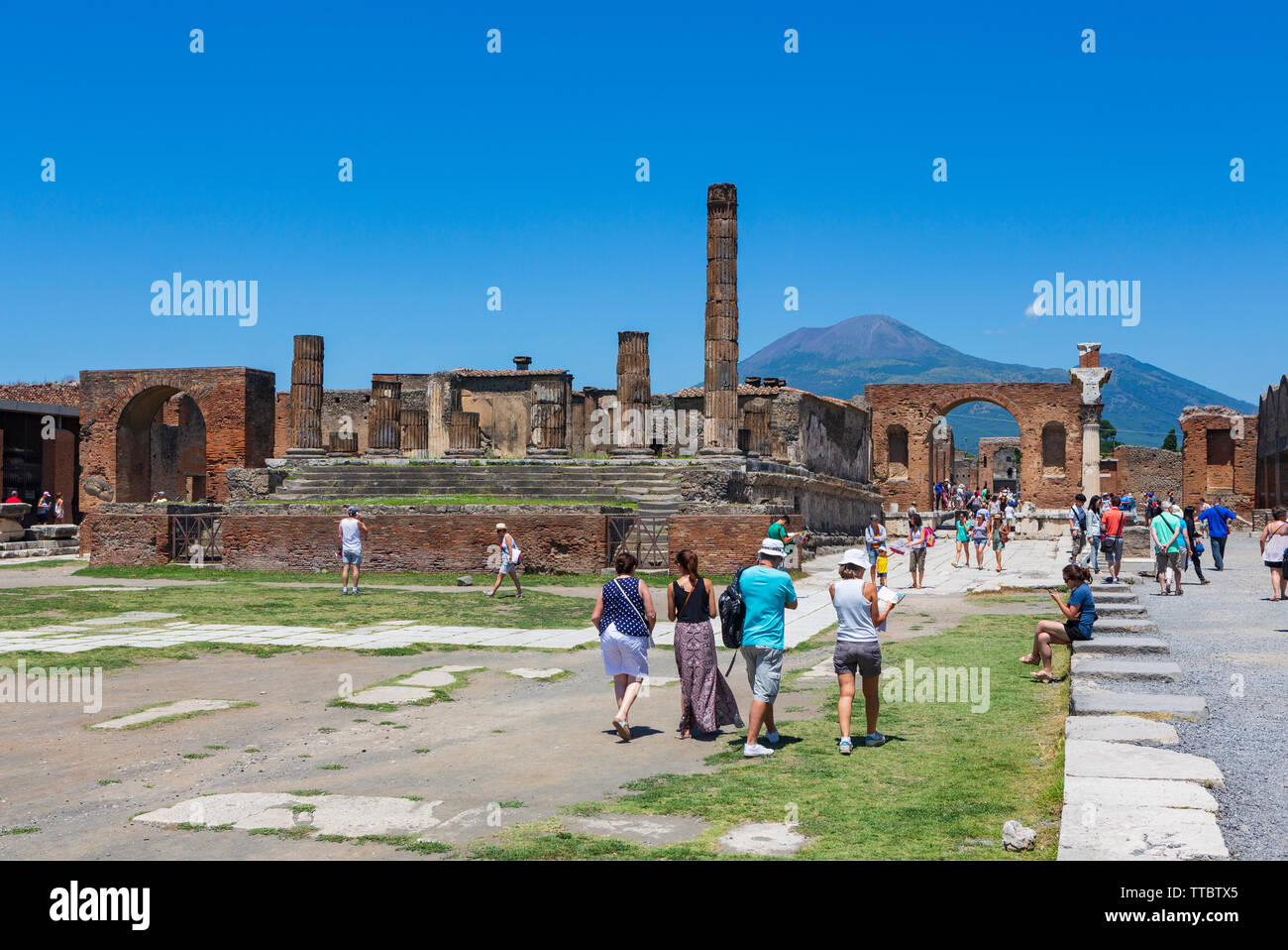 Pompei, antica città romana nei pressi di Napoli moderno nella regione Campania Italia che è stata sepolta sotto 4 a 6 m di ceneri vulcaniche e pomice in er Foto Stock