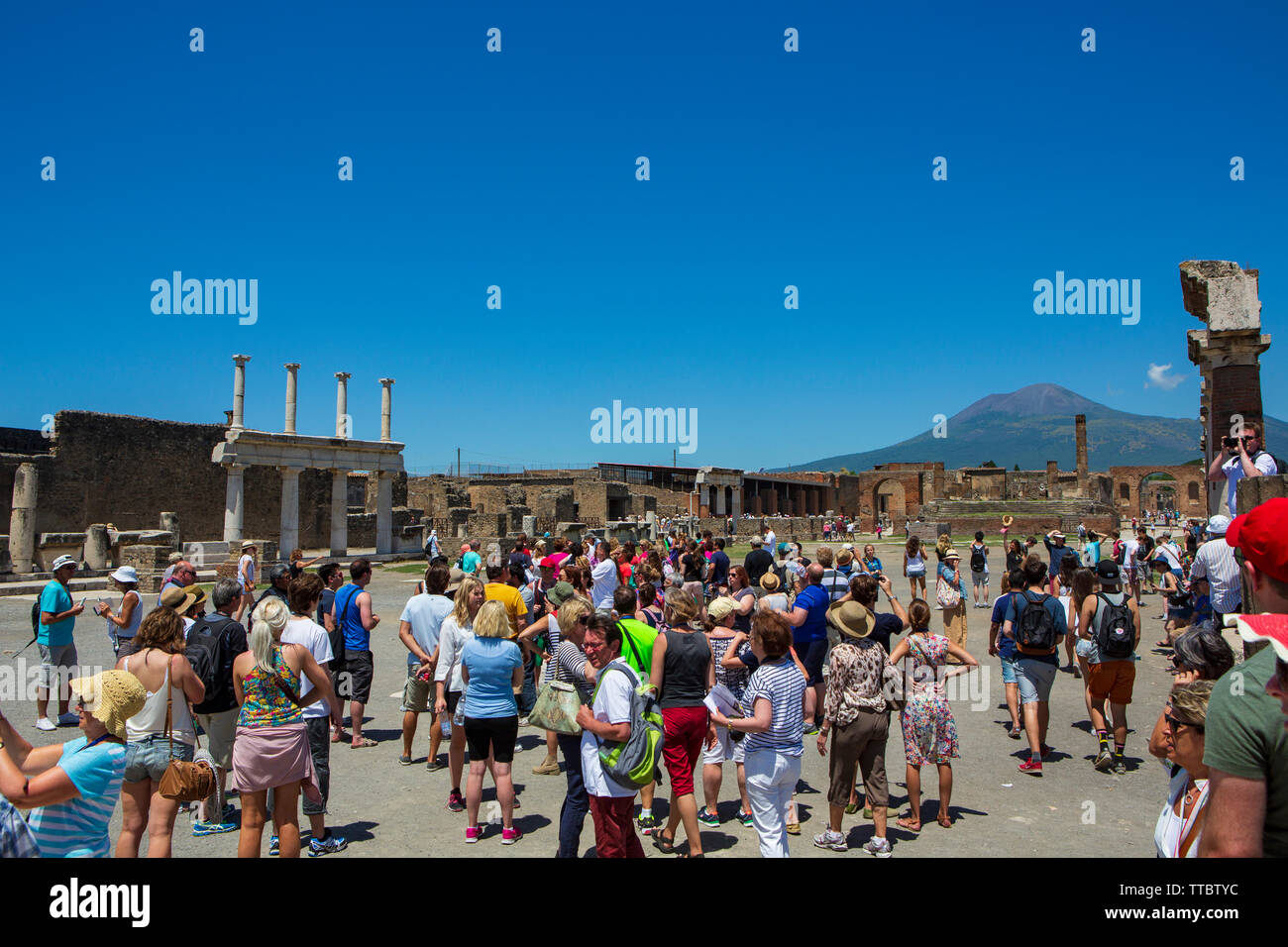 Pompei, antica città romana nei pressi di Napoli moderno nella regione Campania Italia che è stata sepolta sotto 4 a 6 m di ceneri vulcaniche e pomice in er Foto Stock