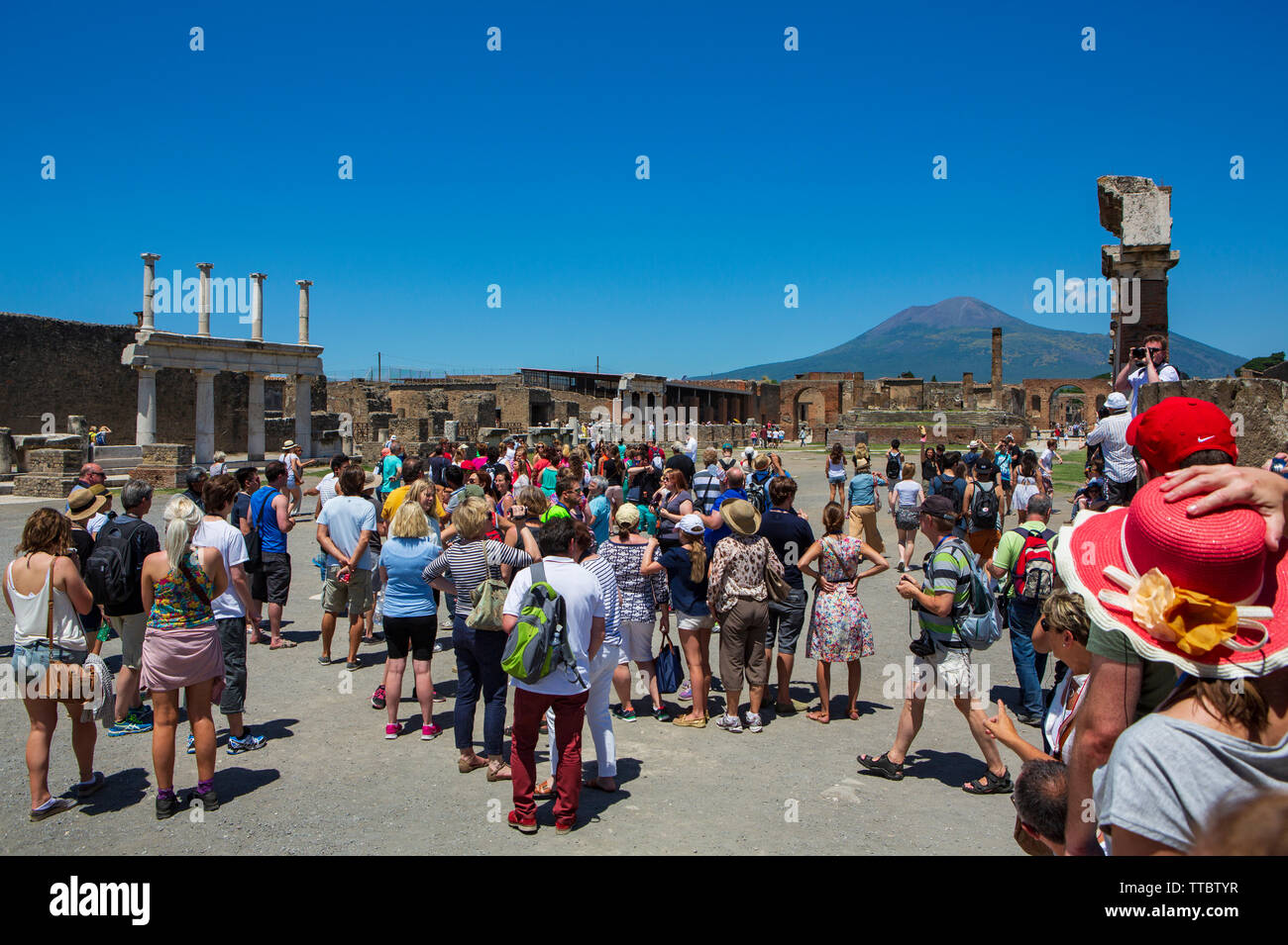 Pompei, antica città romana nei pressi di Napoli moderno nella regione Campania Italia che è stata sepolta sotto 4 a 6 m di ceneri vulcaniche e pomice in er Foto Stock