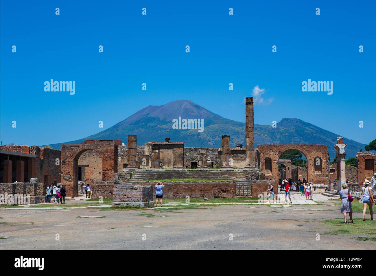Pompei, antica città romana nei pressi di Napoli moderno nella regione Campania Italia che è stata sepolta sotto 4 a 6 m di ceneri vulcaniche e pomice in er Foto Stock