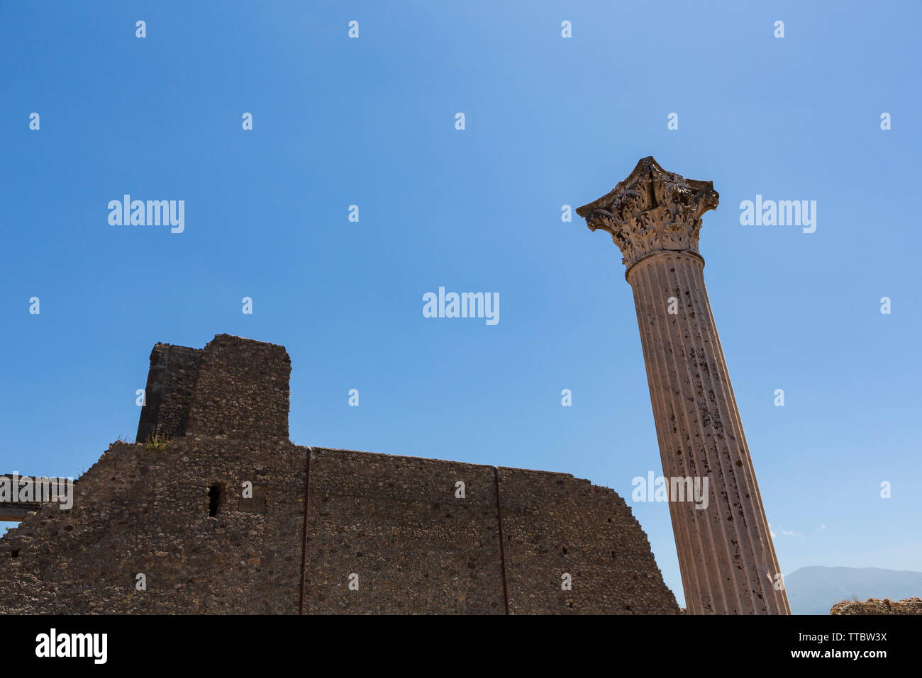 Pompei, antica città romana nei pressi di Napoli moderno nella regione Campania Italia che è stata sepolta sotto 4 a 6 m di ceneri vulcaniche e pomice in er Foto Stock