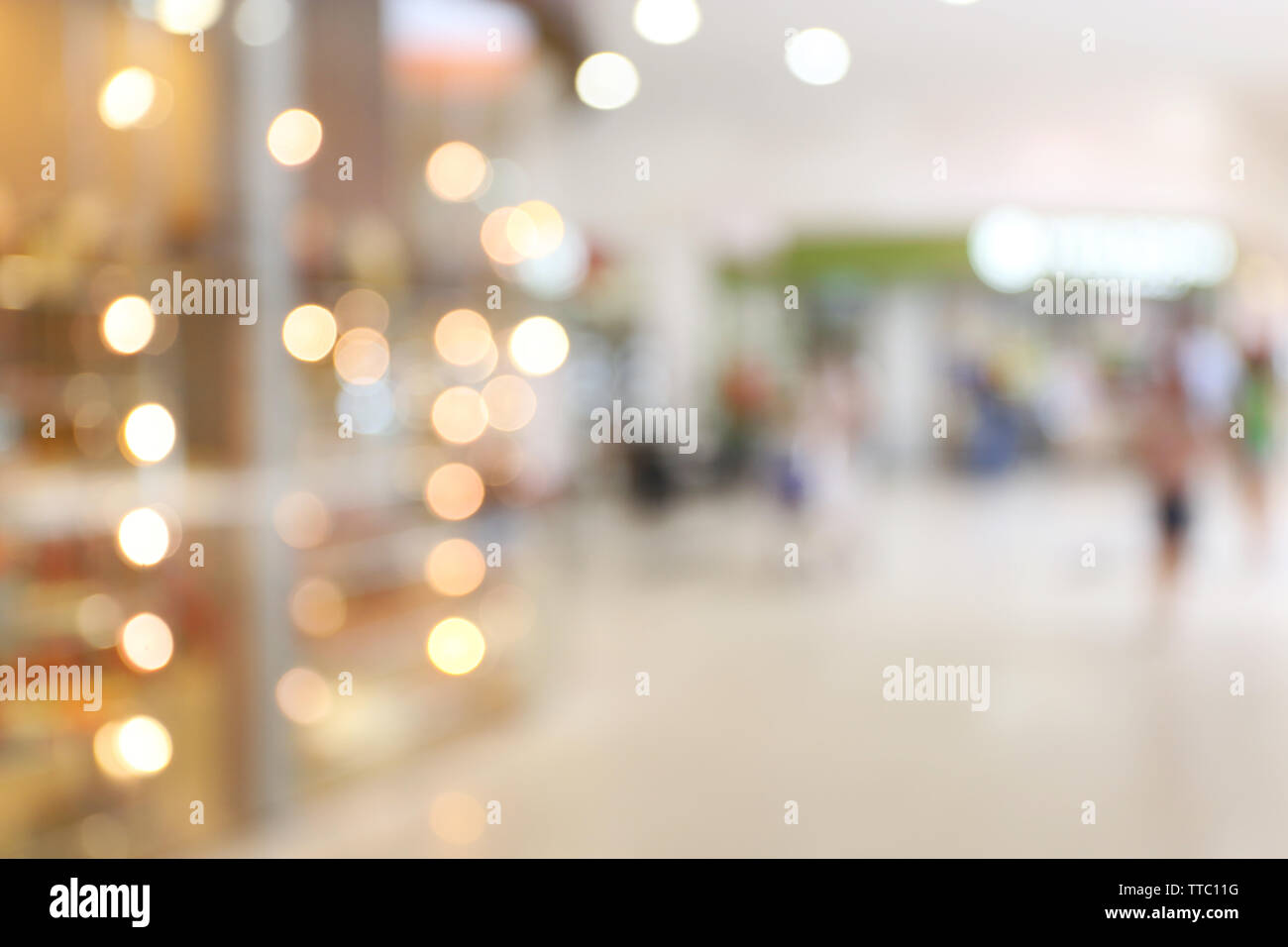People Shopping in negozio, sfondo sfocato Foto Stock