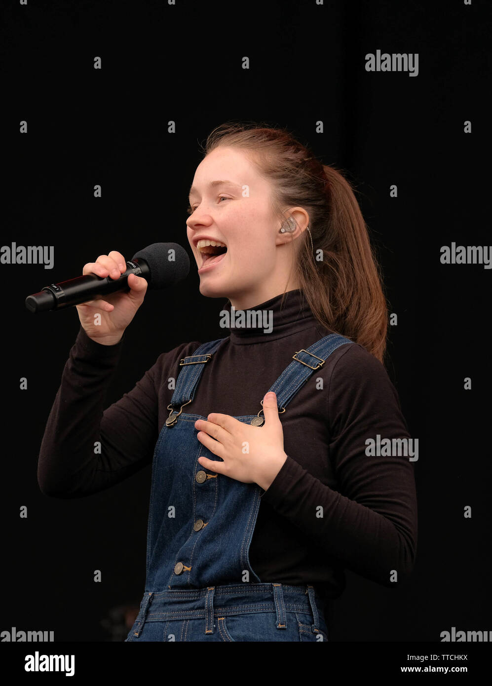 Newport, Isle of Wight, Regno Unito. Il 16 giugno 2019. Sigrid esibirsi sul palco al Isle Of Wight Festival. Credito: Alba Fletcher-Park/Alamy Live News Foto Stock