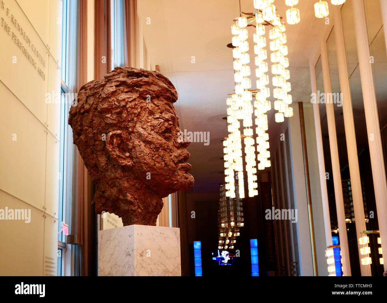 Maggio 30, 2019. Washington, DC. Il John F. Kennedy Center per le Arti Performative. Busto di John F. Kennedy da Robert Berks Foto Stock