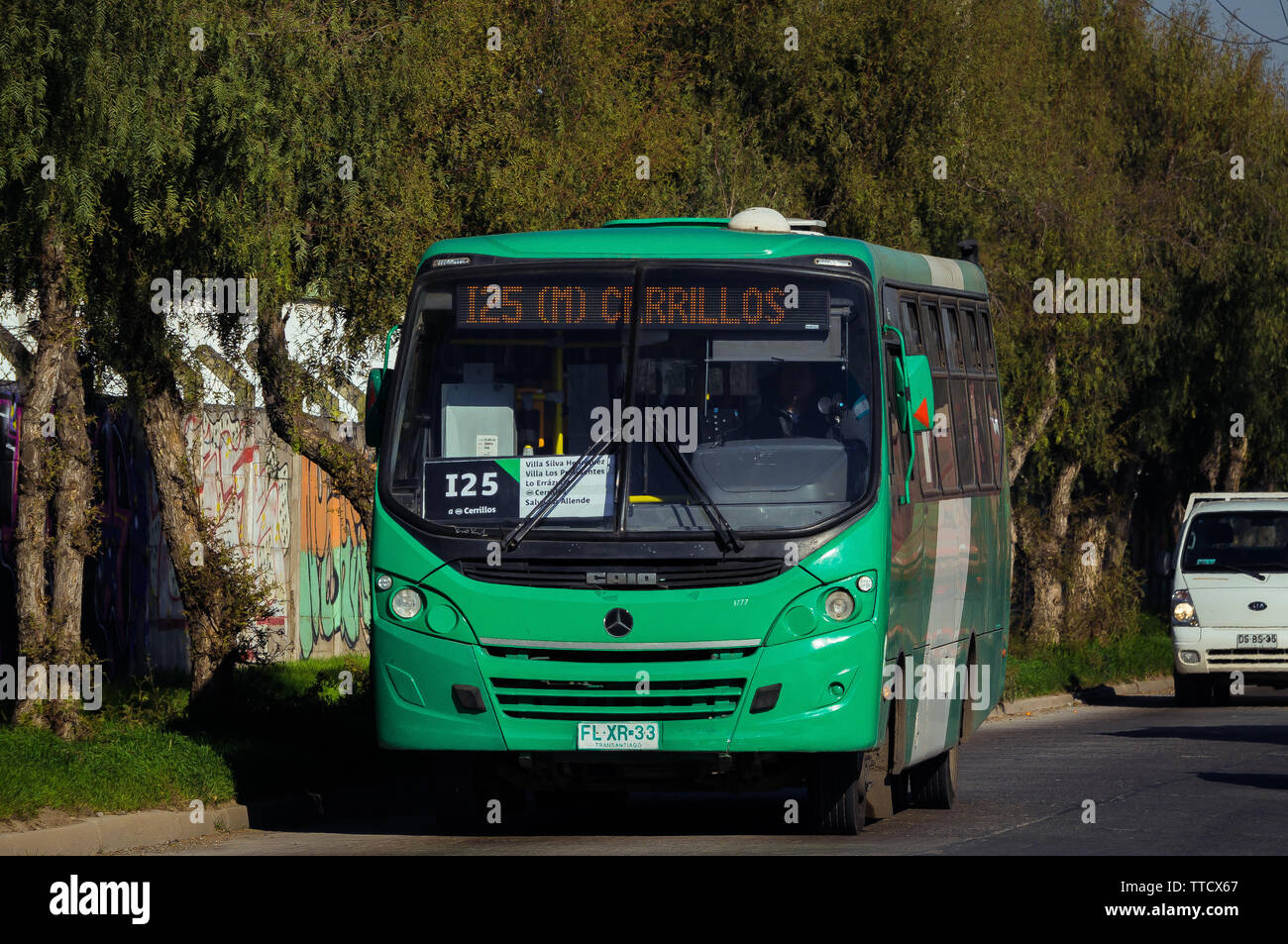 SANTIAGO DEL CILE - Luglio 2018: Transantiago bus sul percorso verso la sua destinazione finale, Cerrillos station Foto Stock