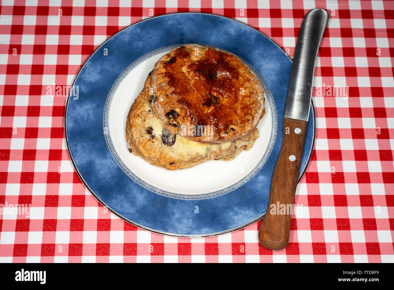 Frutta imburrato scone Foto Stock