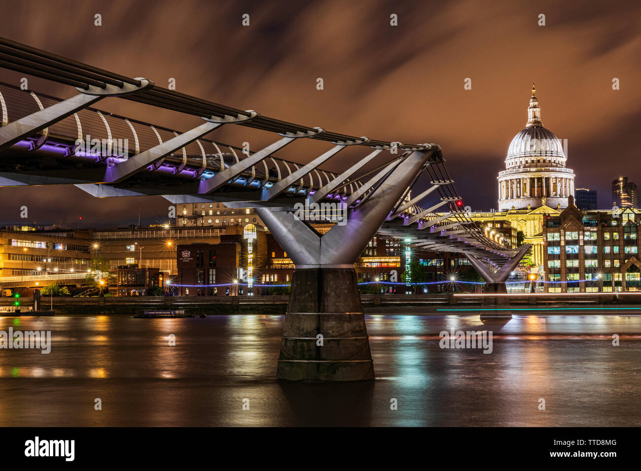 La Cattedrale di St Paul e il Millennium Bridge Foto Stock