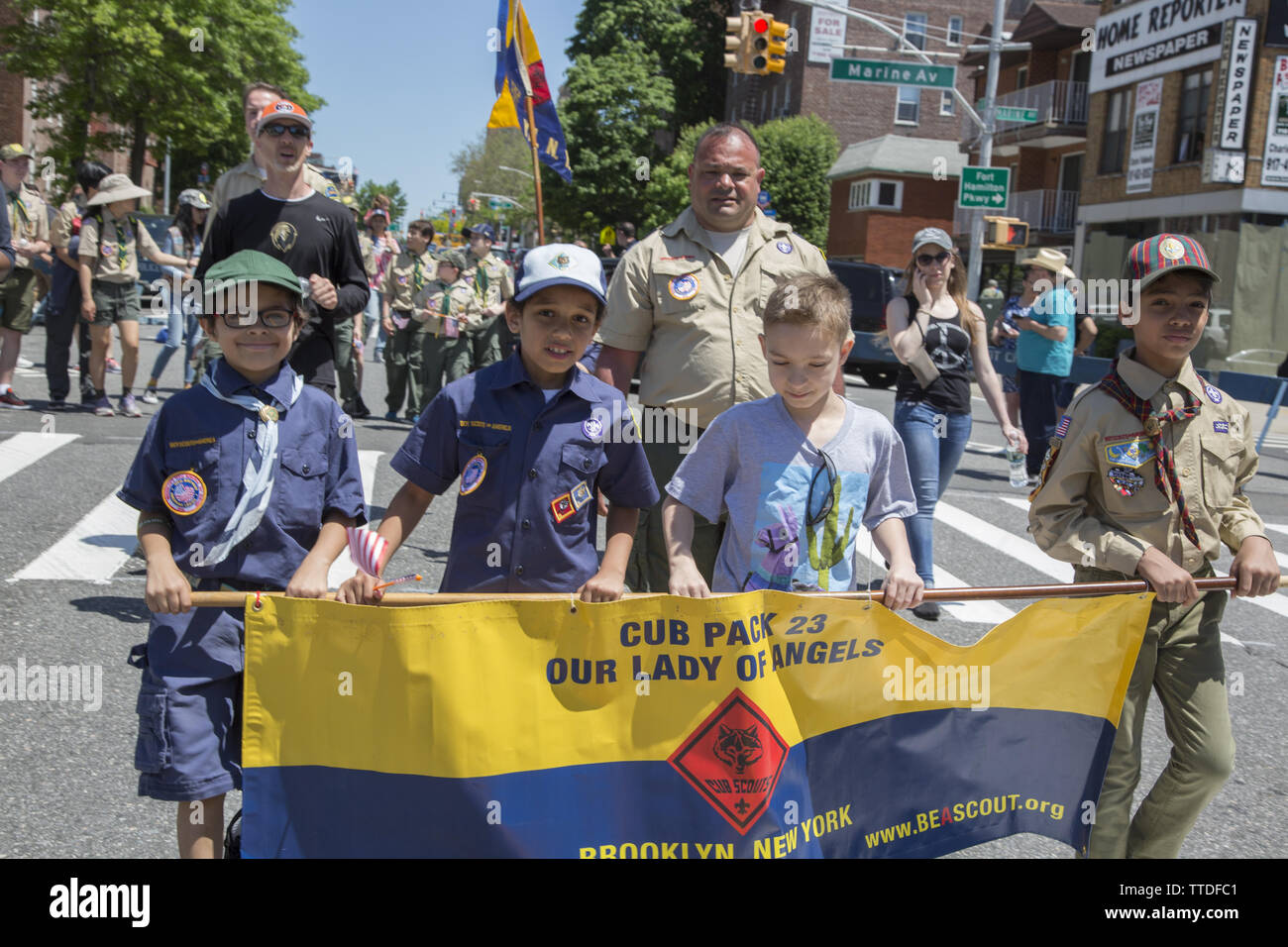 Il Memorial Day Parade lungo il terzo e il quarto viali in Bay Ridge sezione di Brooklyn. Si tratta di uno dei più antichi parate annuale negli Stati Uniti. 2019 ma Foto Stock