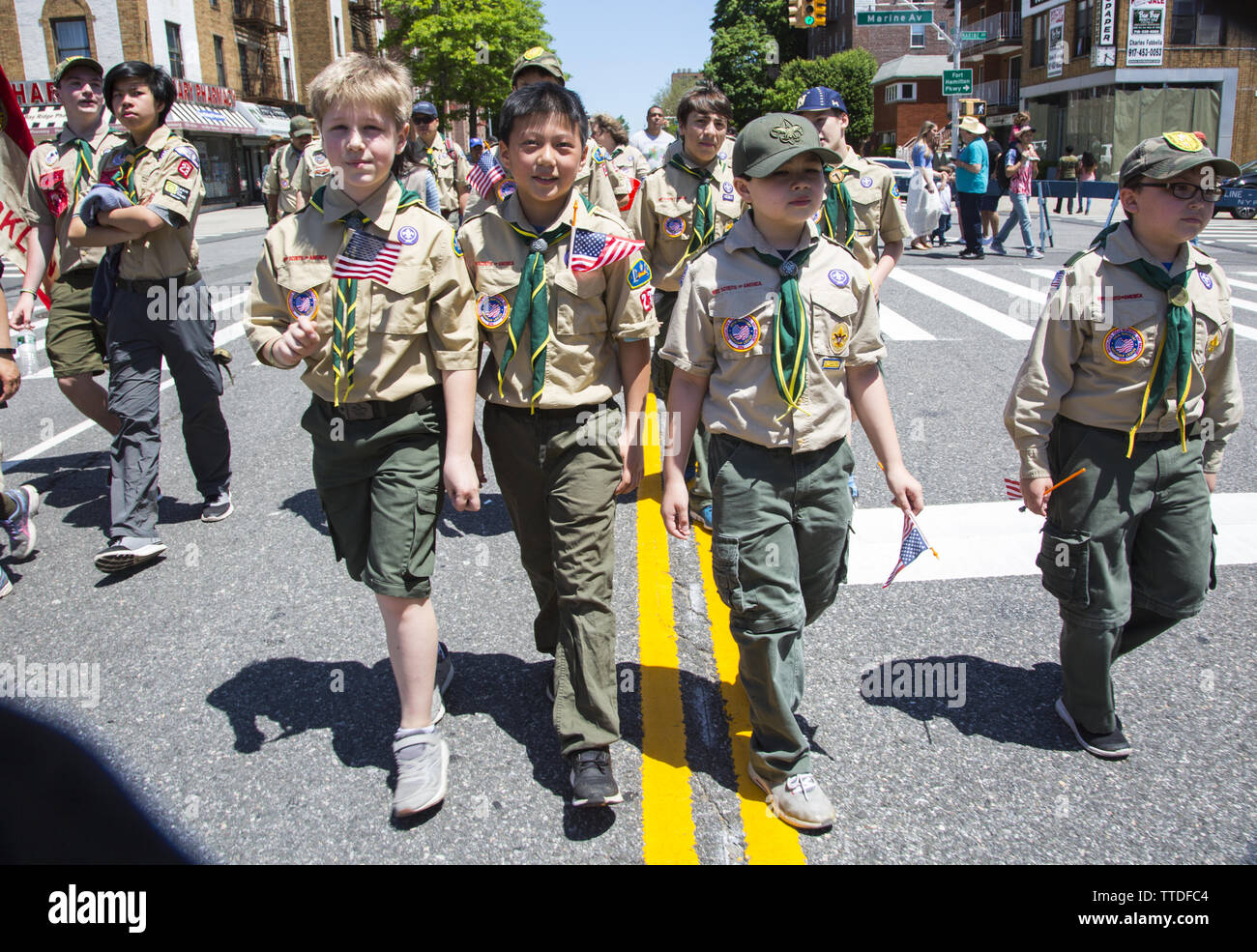 Il Memorial Day Parade lungo il terzo e il quarto viali in Bay Ridge sezione di Brooklyn. Si tratta di uno dei più antichi parate annuale negli Stati Uniti. 2019 ma Foto Stock