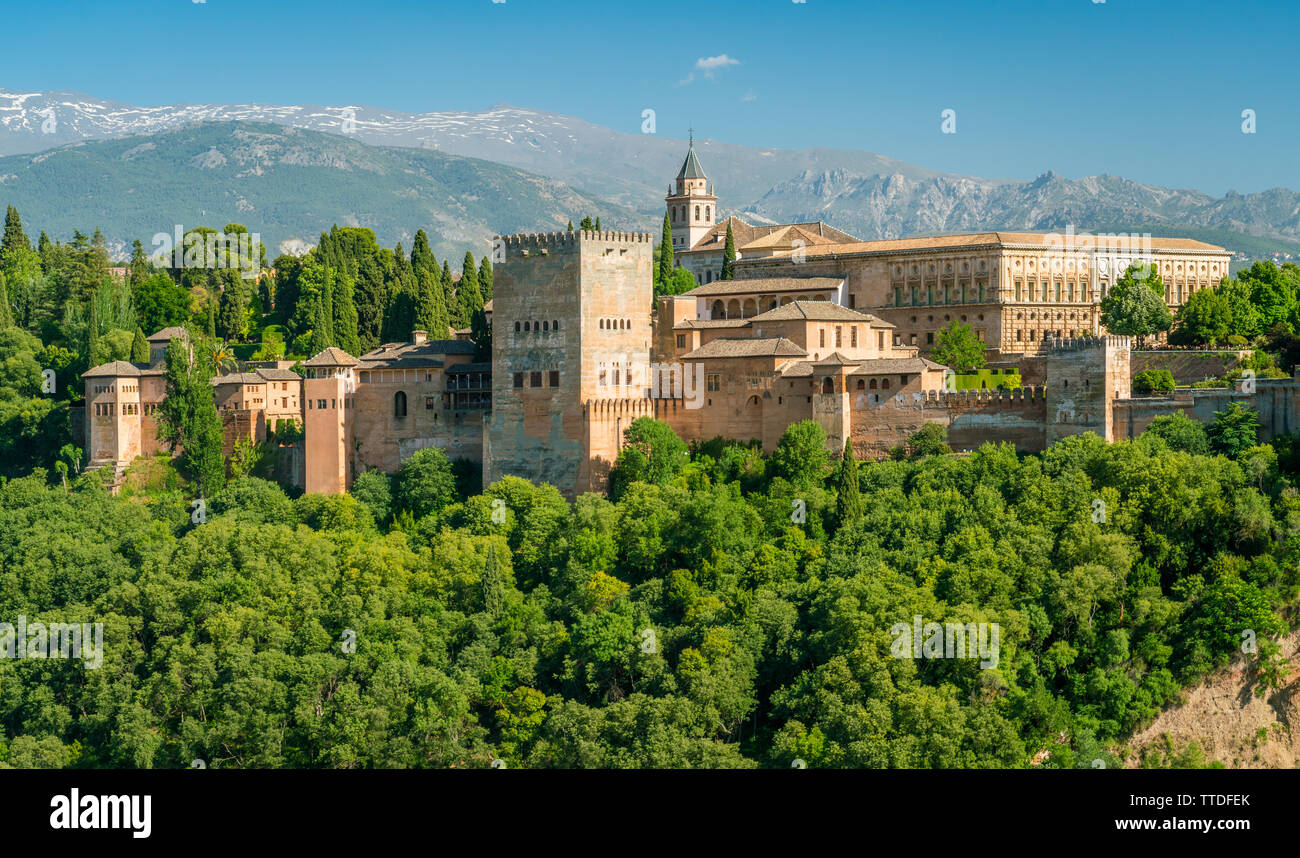 Vista panoramica del Palazzo dell'Alhambra di Granada Come si vede Dal Mirador San Nicolas. Andalusia, Spagna. Foto Stock