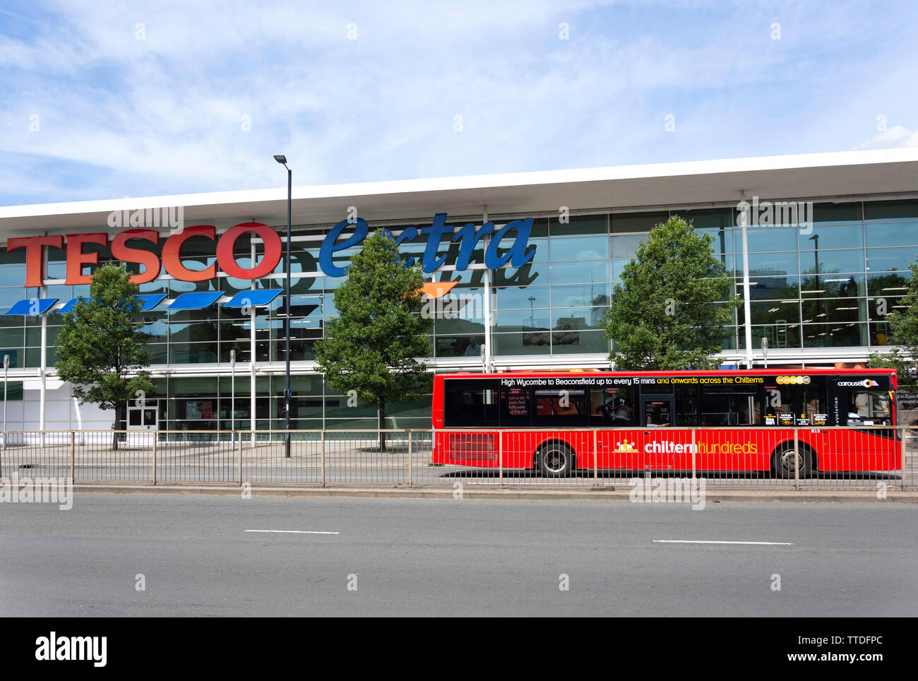 Tesco supermercato Extra, Wellington Street, Slough, Berkshire, Inghilterra, Regno Unito Foto Stock