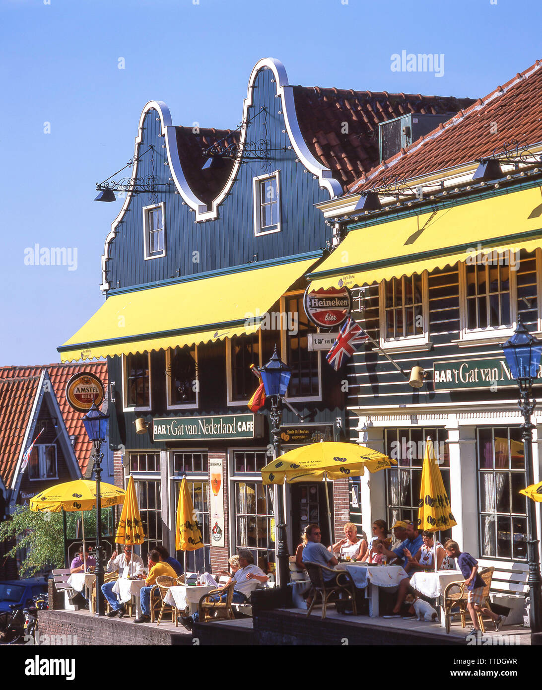 'T Gat van Nederland Cafe, Brugstraat, Volendam, Noord-Holland, Regno dei Paesi Bassi Foto Stock