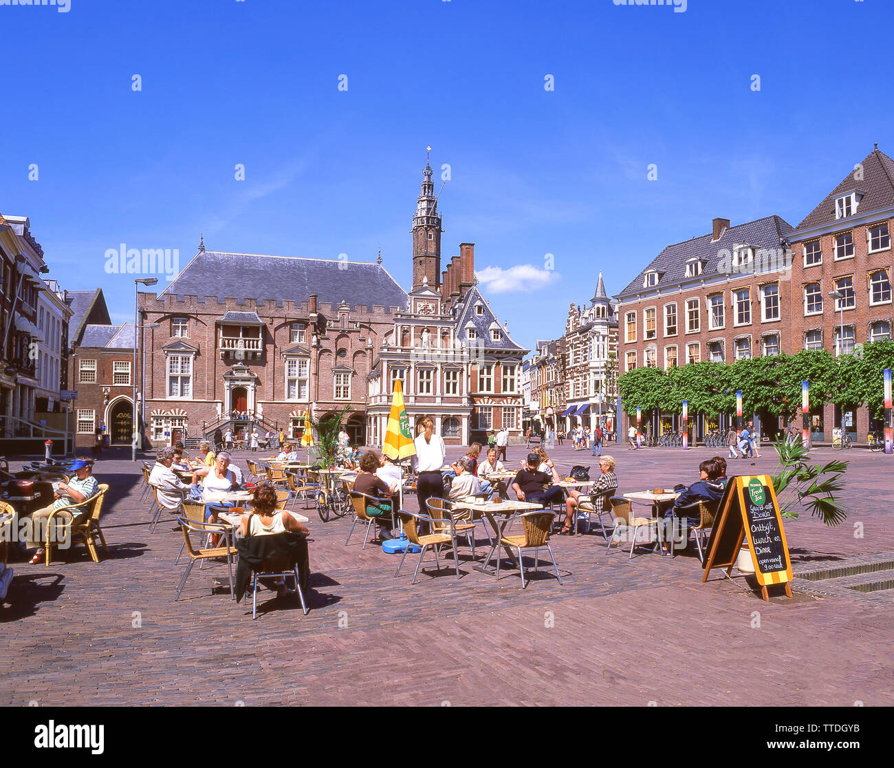 Outdoor Cafe, Grote Markt, Haarlem, Olanda Settentrionale (Olanda settentrionale), il Regno dei Paesi Bassi Foto Stock