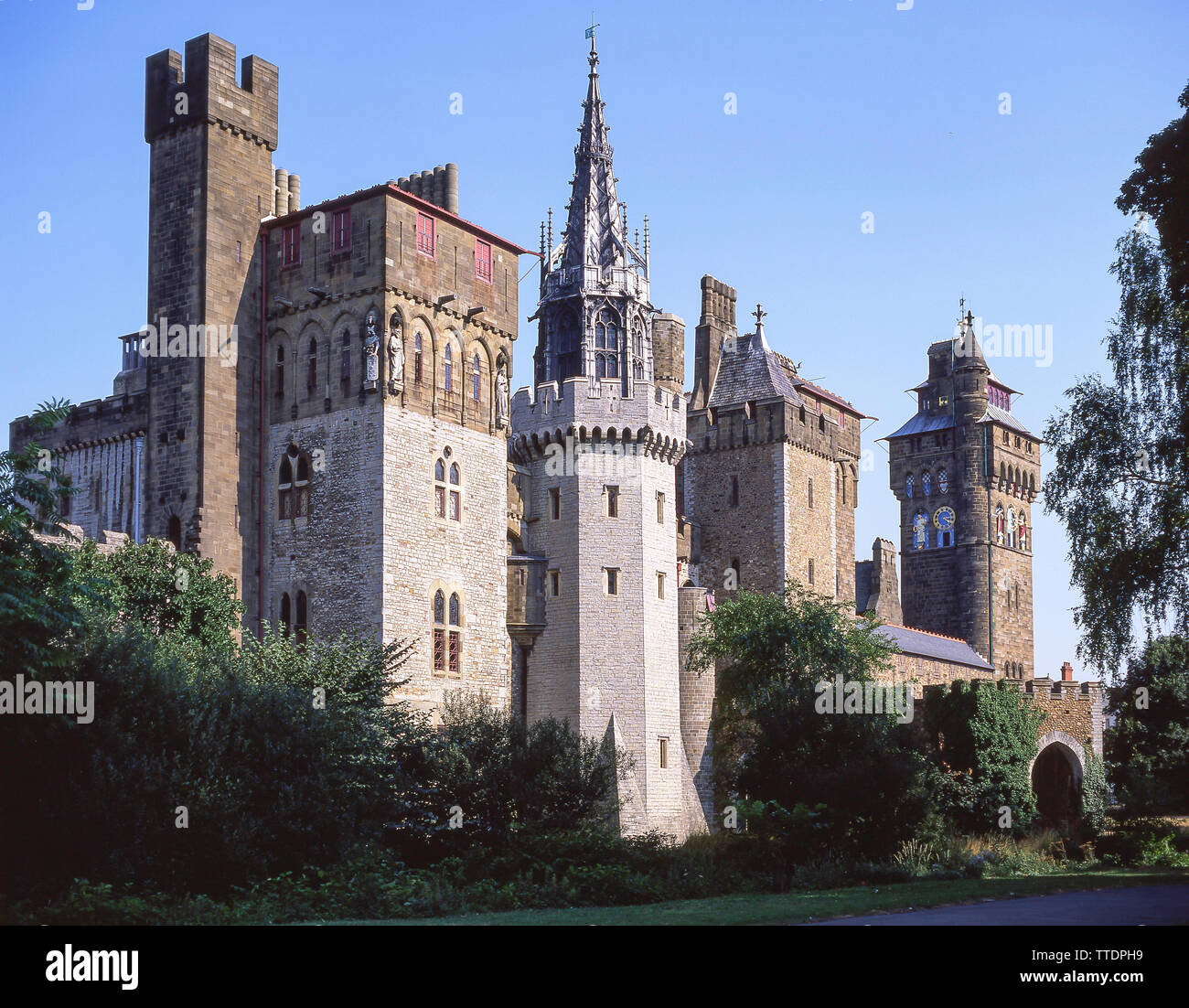 Il Castello di Cardiff pareti da Bute Park, Cardiff Wales, Regno Unito Foto Stock