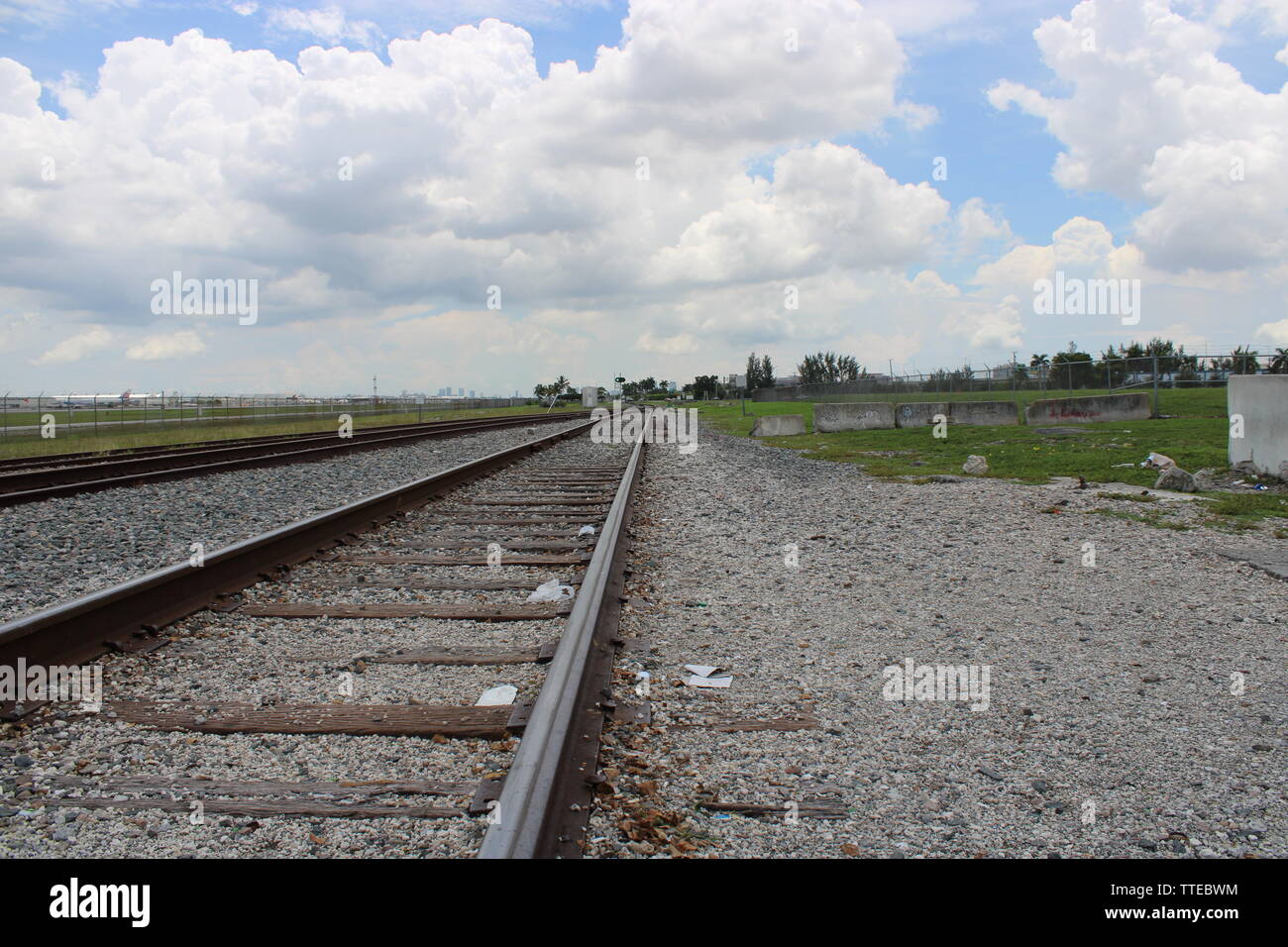 Un paio di foto della ferrovia vicino all'Aeroporto Internazionale di Miami Foto Stock